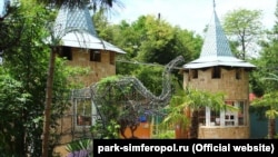 Зооуголок в детском парке Симферополя, фото с официального сайта учреждения «Парки столицы»