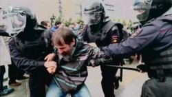 В Москве массово задерживают протестующих (видео) В Москве массово задерживают протестующих (видео)