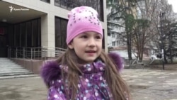 Дети Эмир-Усеина Куку приехали в суд увидеться с отцом (видео) Дети Эмир-Усеина Куку приехали в суд увидеться с отцом (видео)