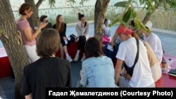 Активисты клуба татарского языка "Связь", Казань, Татарстан. Иллюстративное фото