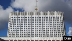Дом правительства Российской Федерации на Краснопресненской набережной в Москве