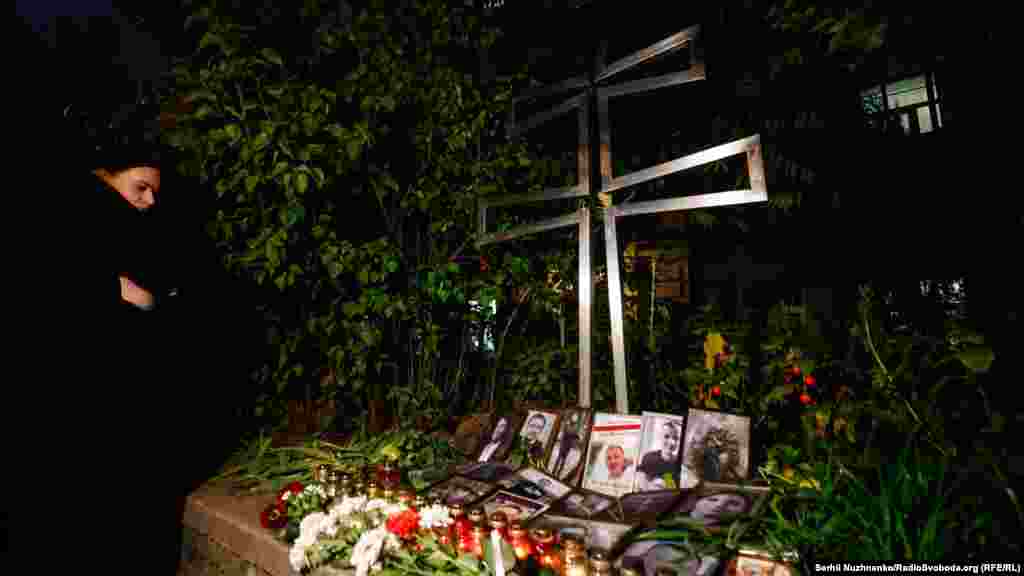 Про загиблого співробітника КДБ майже нічого не відомо. Пізніше Слідчий комітет Білорусі повідомив, що загиблий співробітник – 1990 року народження, у нього залишилися дружина і малолітня дитина