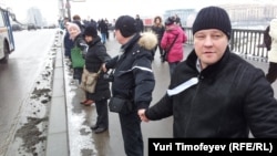 Russians attempt to create a "Great White Ring" around Moscow's inner ring road in protest at Prime Minister Vladimir Putin.
