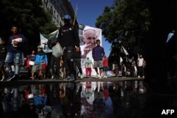 Okupljeni u blizini katedrale u Buenos Airesu 26. aprila 2025.