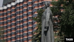 Памятник Дзержинскому, ранее стоявший на Лубянской площади в Москве