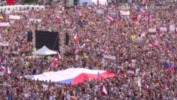 Понад 250 тисяч чехів вимагають відставки прем’єр-міністра (відео) Понад 250 тисяч чехів вимагають відставки прем’єр-міністра (відео)