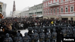 Police block off a street during a rally in support of jailed Russian opposition leader Aleksei Navalny in Kazan on January 23.