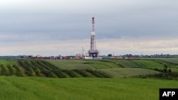 Установка компании Chevron по добыче сланцевого газа в районе деревни Ксезомеж на юго-востоке Польши (фото 2013 года)