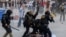 Протесты в Лос-Анджелесе после многочисленных задержаний мигрантов подраздедениями миграционной полиции ICE, июнь 2025