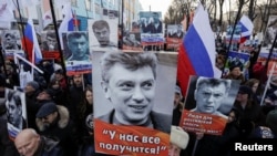 Больше 15 тысяч москвичей пришли на шествие памяти Бориса Немцова