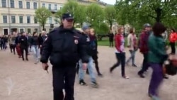 В Петербурге в воскресенье прошел "Радужный пикет" В Петербурге в воскресенье прошел "Радужный пикет"