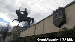 Памятник Ираклию II в Телави, Грузия