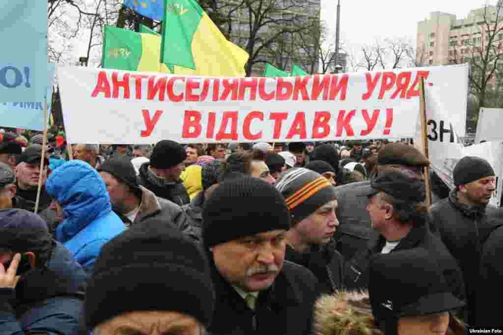 Акция протеста фермеров у здания Верховной Рады в Киеве, 15 марта 2016 года.  