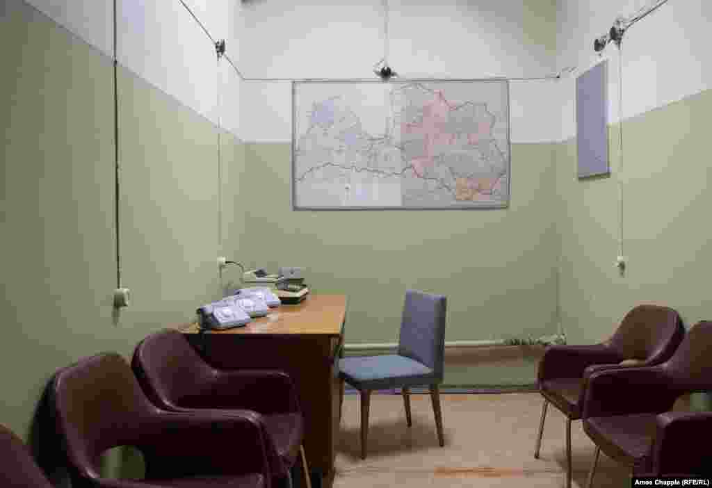 Приемная перед частью бункера, отведенной под главу Компартии Латвийской ССР. С 1984 по 1988 годы Латвийскую ССР возглавлял Борис Пуго, позднее – один из руководителей ГКЧП, попытки путча 1991 года. 