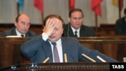 Егор Гайдар выступает на VII съезде народных депутатов Российской Федерации, 1992 год