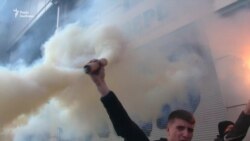В Киеве активисты замуровали «Сбербанк» (видео) В Киеве активисты замуровали «Сбербанк» (видео)