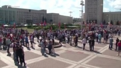 Два митинга на одной площади – сторонники и противники Лукашенко собрались в Минске (видео) Два митинга на одной площади – сторонники и противники Лукашенко собрались в Минске (видео)