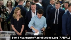 Президент Украины Владимир Зеленский уже проголосовал на выборах