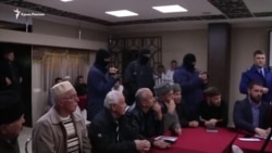 «Візит ввічливості». Російські силовики прийшли на засідання «Кримської солідарності» (відео) «Візит ввічливості». Російські силовики прийшли на засідання «Кримської солідарності» (відео)