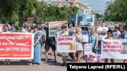 На митинге