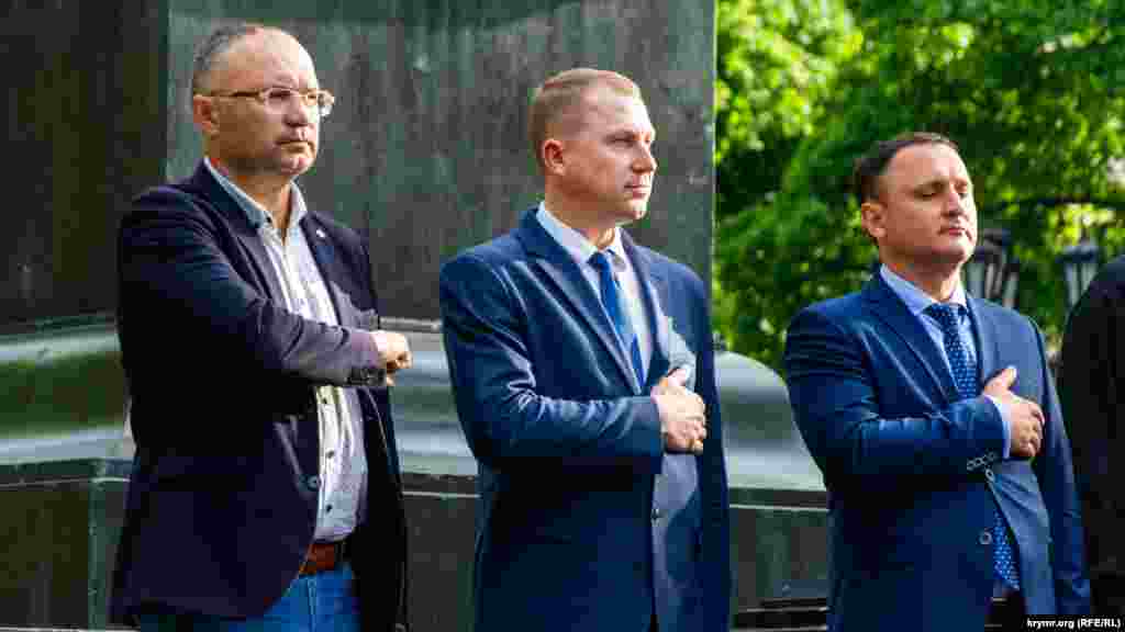 Глава південного міжрегіонального відділення Українського інституту національної пам'яті, історик Сергій Гуцалюк, ректор Одеського державного університету В'ячеслав Аброськін і колишній заступник постійного представника України в Криму Ізет Гданов
