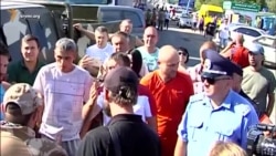Блокада Крыма раздражает водителей грузовиков (видео) Блокада Крыма раздражает водителей грузовиков (видео)