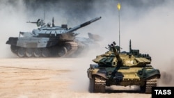 Российские танки Т-72Б3 , архивное фото