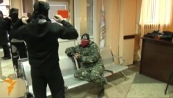 Separatists Remain In Seized Government Building In Ukraine's Makiyivka Separatists Remain In Seized Government Building In Ukraine's Makiyivka