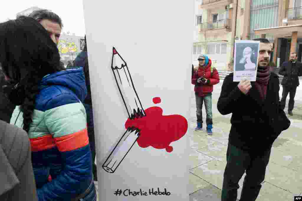 Акция памяти погибших в результате нападения на редакцию Charlie Hebdo. Косово, 8 января 2015 года