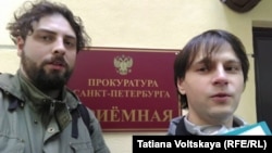 Журналист Федор Дубшан и гражданский активист Алексей Сергеев