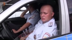 Новые стандарты: в Ялте правоохранители скупают алкоголь (видео) Новые стандарты: в Ялте правоохранители скупают алкоголь (видео)