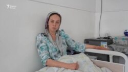 "Мекушам гуфта, ба девор зер кард" "Мекушам гуфта, ба девор зер кард"