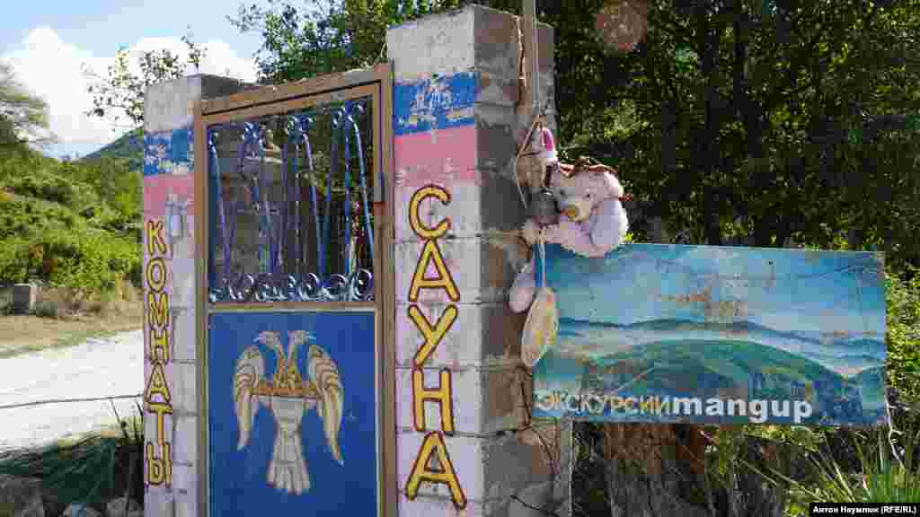 Історія князівства Феодоро, столицею якої був Мангуп, забута абсолютно незаслужено. Германці з Норвегії, готи, дійшли до Криму, відмовилися йти з остготським правителем Теодорихом брати Рим і заснували своє християнське князівство, навколо якого незабаром виявилися мусульмани Кримського ханства і католики генуезці.  І тим не менше Феодоро успішно протистояло своїм сусідам і було останнім наступником Візантійської імперії