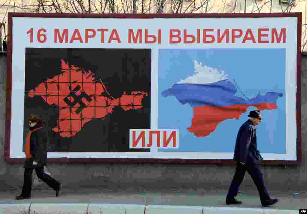 Во всех городах Крыма были развешанны билборды с рекламой незаконного референдума о статусе автономии. Жителей полуострова российские власти пытались запугать «фашистами и бандеровцами», которых придумали и растиражировали их телеканалы. Пропаганда в СМИ зашкаливала в Крыму, ведь все украинские каналы и радиостанции были отключены, чтобы люди не могли узнать правду