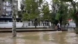 Центральные районы Керчи затоплены водой (видео) Центральные районы Керчи затоплены водой (видео)