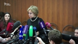 Лия Ахеджакова пришла поддержать Кирилла Серебренникова Лия Ахеджакова пришла поддержать Кирилла Серебренникова
