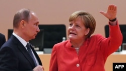 Владимир Путин и Ангела Меркель на саммите G20 в Гамбурге 7 июля 2017 г.