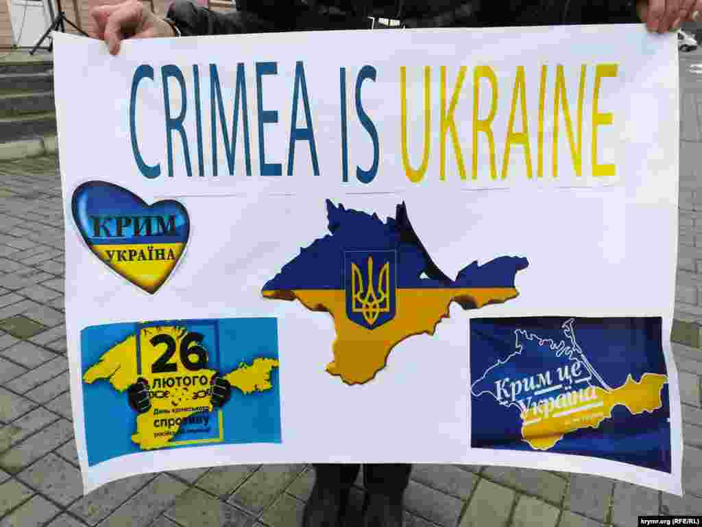В Украине во вторник, 26 февраля, отмечают «День сопротивления Крыма российской оккупации», инициированный общественностью. В Геническом районе прошел патриотический автопробег с украинскими и крымскотатарскими флагами