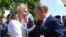 Владимир Путин танцует с Карин Кнайсль на ее свадьбе