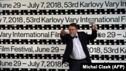 Виталий Манский с призом конкурса