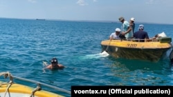 Поиски затонувшей бронемашины в Керченском проливе, июль 2020 год