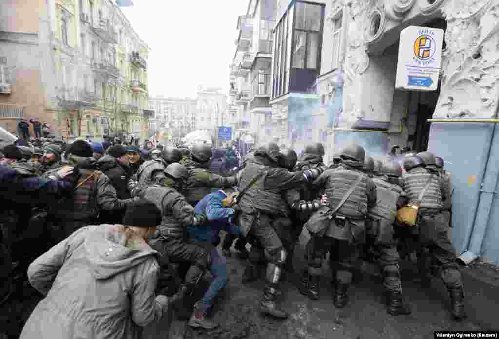 National Guard troops join in the scuffles near the apartment. 