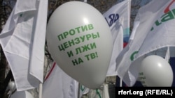 Акция против цензуры на телевидении у телецентра "Останкино" в апреле 2012 года