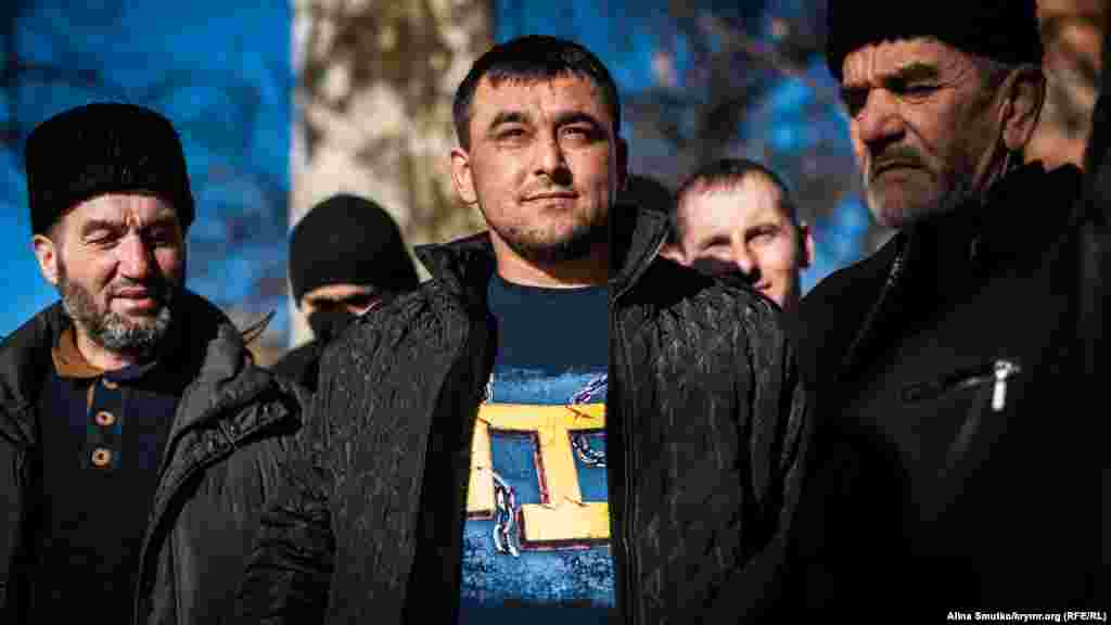 Слідком Росії висунув обвинувачення Ізмаїлу Рамазанову в пропаганді екстремізму за допомогою інтернет-рації Zello. Його затримали 23 січня 2018 року після обшуку в його будинку. Кримчанина пів року тримали в СІЗО. У січні 2019 року в Криму Слідком припинив кримінальну справу обвинуваченого в екстремізмі кримчанина Ісмаїла Рамазанова. У лютому того ж року Рамазанова виключили з російського «списку екстремістів»