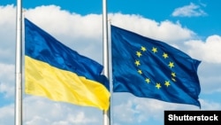Флаги Украины и ЕС