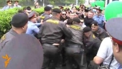 Полиция разогнала прогулку в защиту леса Полиция разогнала прогулку в защиту леса