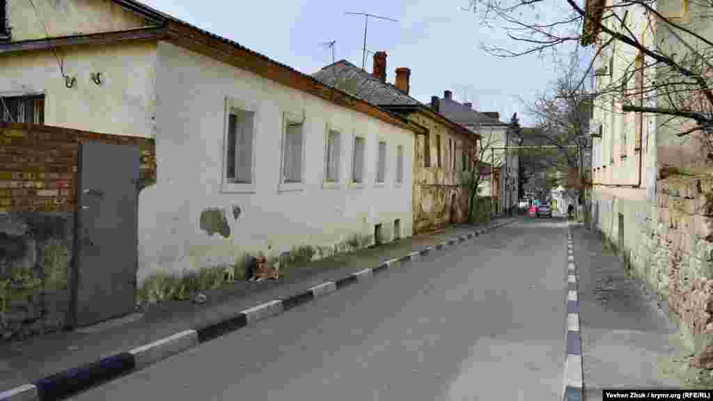 Первоначально эта улица называлась Первой, в 1920 году была переименована в Красноармейскую, а спустя почти 40 лет – в Красногвардейскую. 5 апреля 1958 года была вновь переименована, получила имя Герасима Архиповича Рубцова – участника обороны Севастополя 1941-1942 годов, подполковника, командира 456-го стрелкового полка 190-й стрелковой дивизии Приморской армии