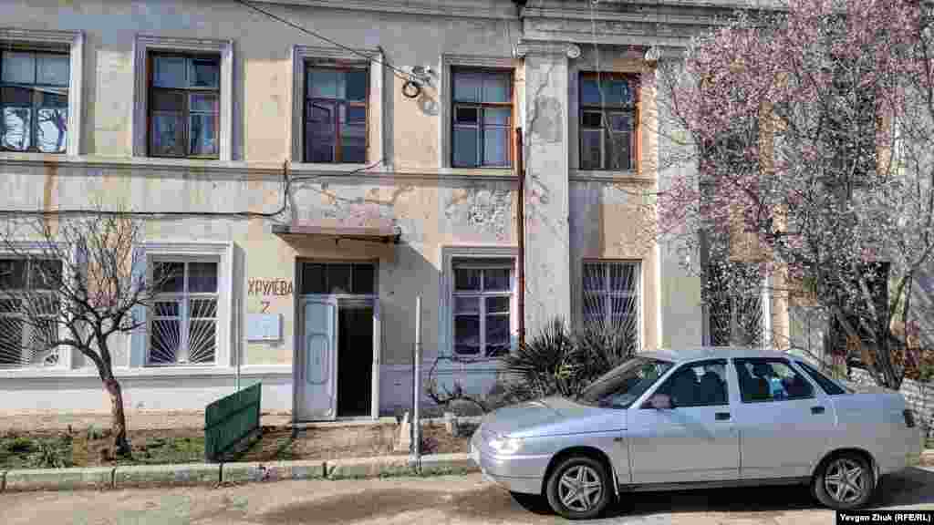 Вхід у другий під'їзд