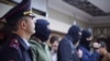 На заседание &laquo;Крымской солидарности&raquo; в Симферополе 27 октября&nbsp;<a href="https://d3pqvid2zsv1j0.cloudfront.net/a/news-siloviki-krymskaya-solidarnost/29567088.html" target="_blank">пришли сотрудники российской прокуратуры&nbsp;</a>в сопровождении неизвестных в масках, а также сотрудника полиции. По словам корреспондента Крым.Реалии, на требование представиться люди в масках не отреагировали. Позже выяснилось, что это сотрудники Центра по противодействию экстремизму