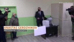 Bulgarian Candidates Vote In Presidential Runoff Bulgarian Candidates Vote In Presidential Runoff